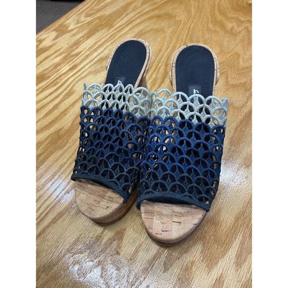 Salvatore Ferragamo SAJA Platform Sandal Womens 7.5 Blue Block Heel Slip-On S27